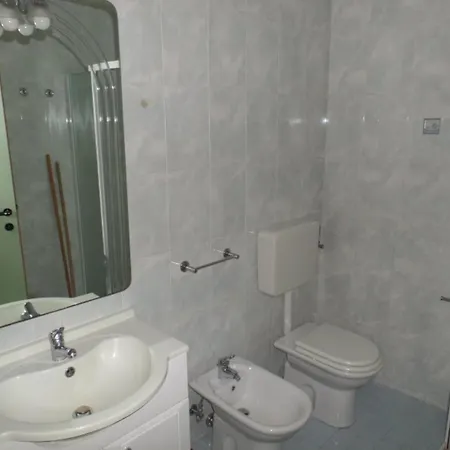 דירה Comfortable Vacation Retreat For Five Guests *